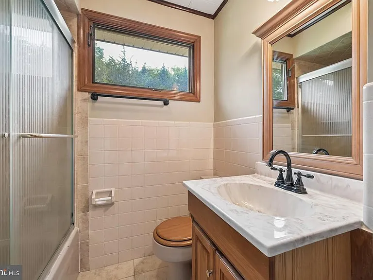 118 Sylvan Ter — Photo 18