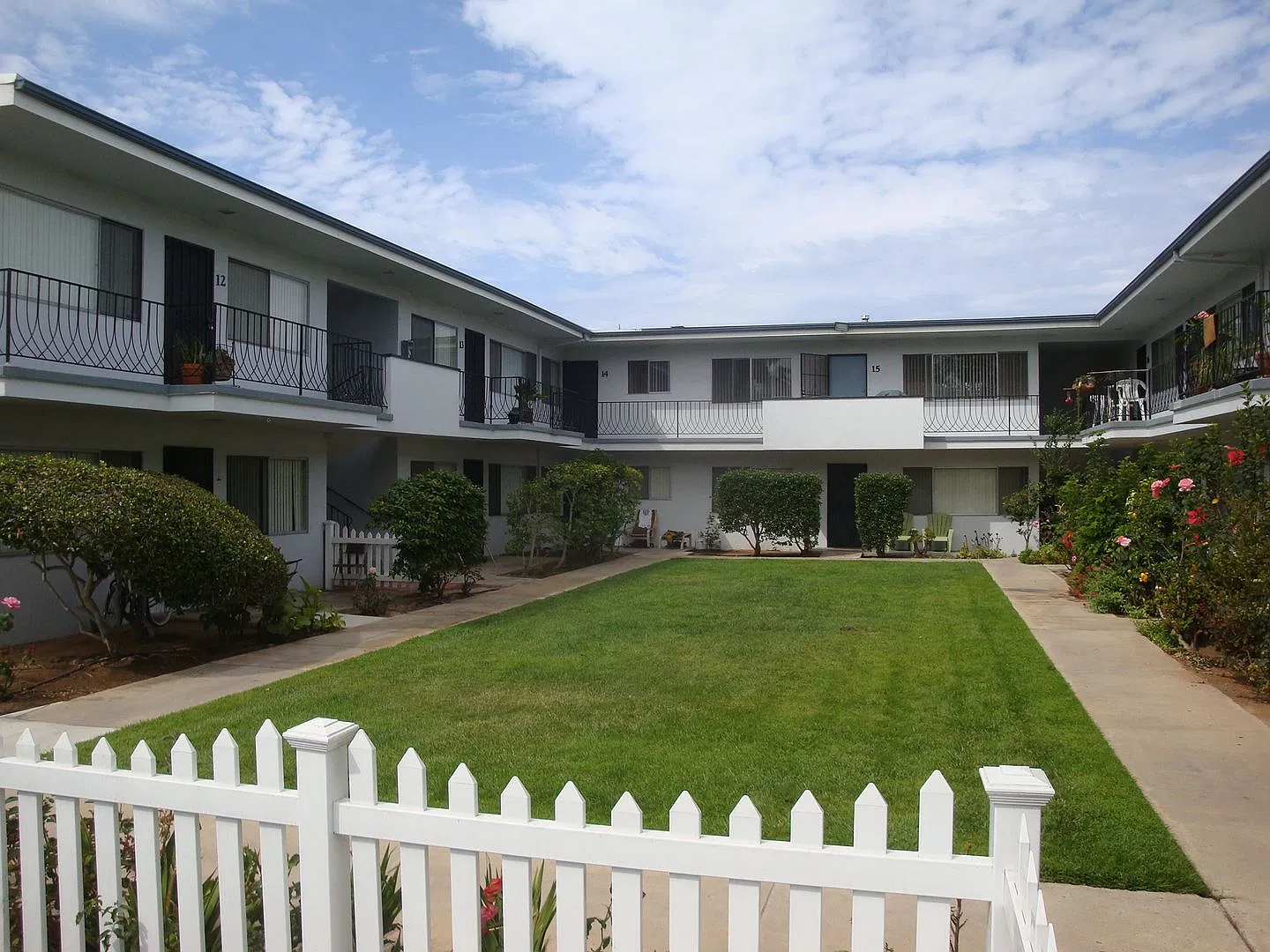 Clairemont / Brentwood — Photo 2