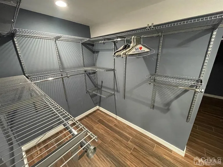 210 Runyon Ave — Photo 26