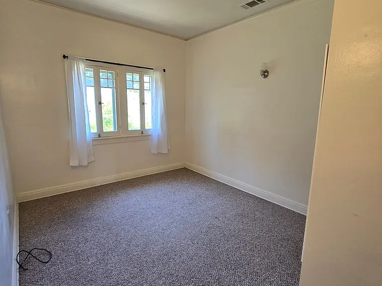 1411 Johnson Ave — Photo 3