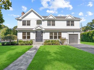 105 Manor Rd, Garden City, NY 11530