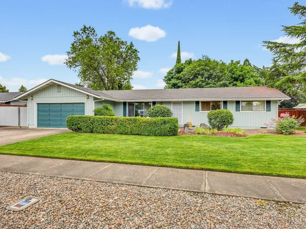 1964 Camellia Ave, Medford, OR 97504