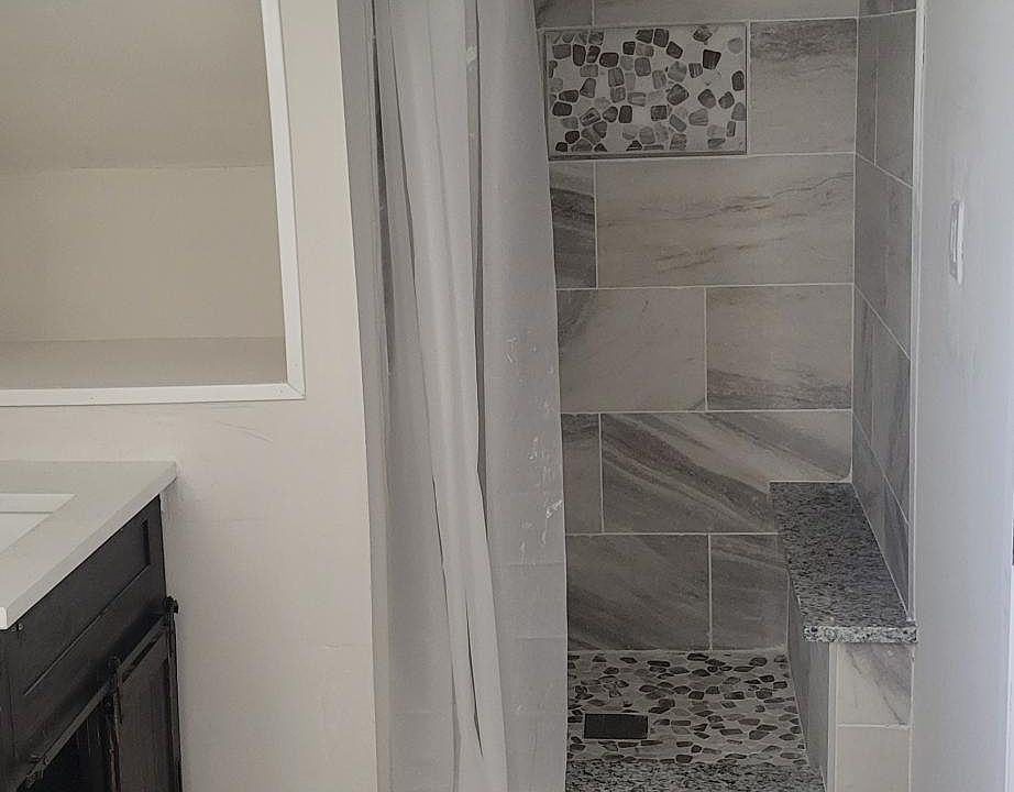 2nd image of 2910A Sylvan Ave #A