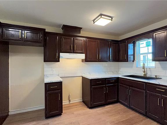 5th image of 204 McDaniel St