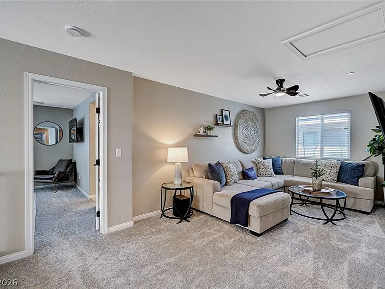372 Silva Pl — Photo 15