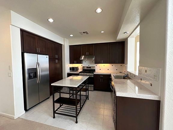 4th image of 2662 Deerwood Dr