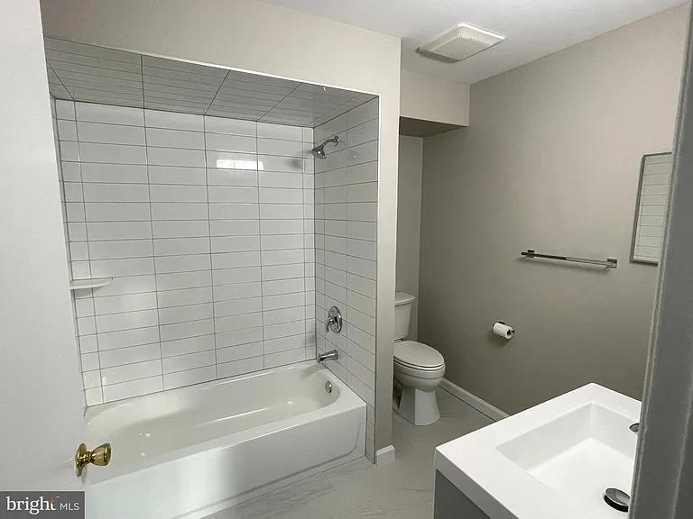 205 Salem Ct #10 — Photo 14