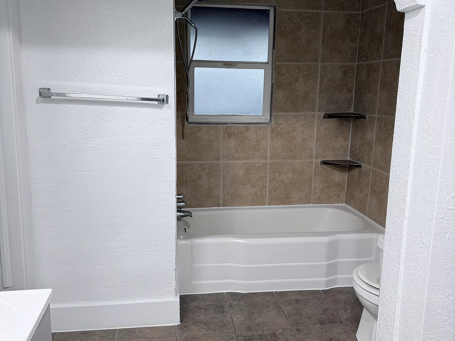 1 bed, 450 sqft, $1,200 — Photo 2