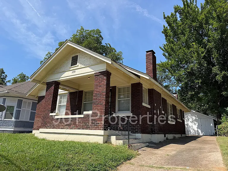 1055 S Cox St — Photo 1