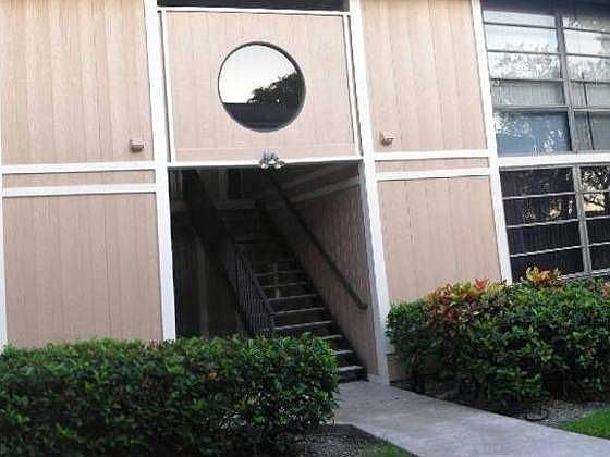 1st image of 7664 Ashmont Cir