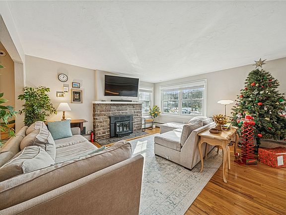 4th image of 3545 Eastview Ln