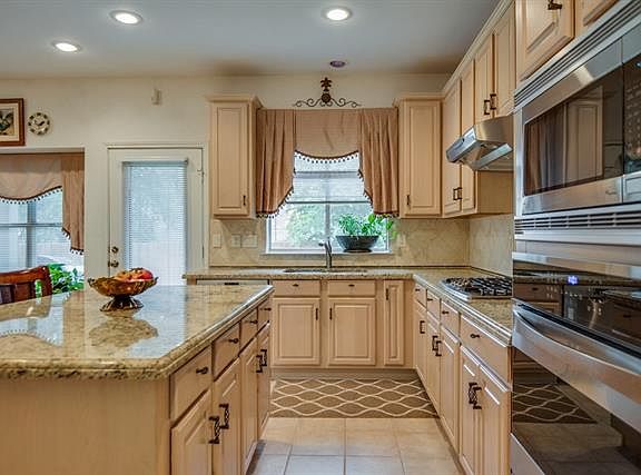5th image of 6305 Eagle Creek Dr