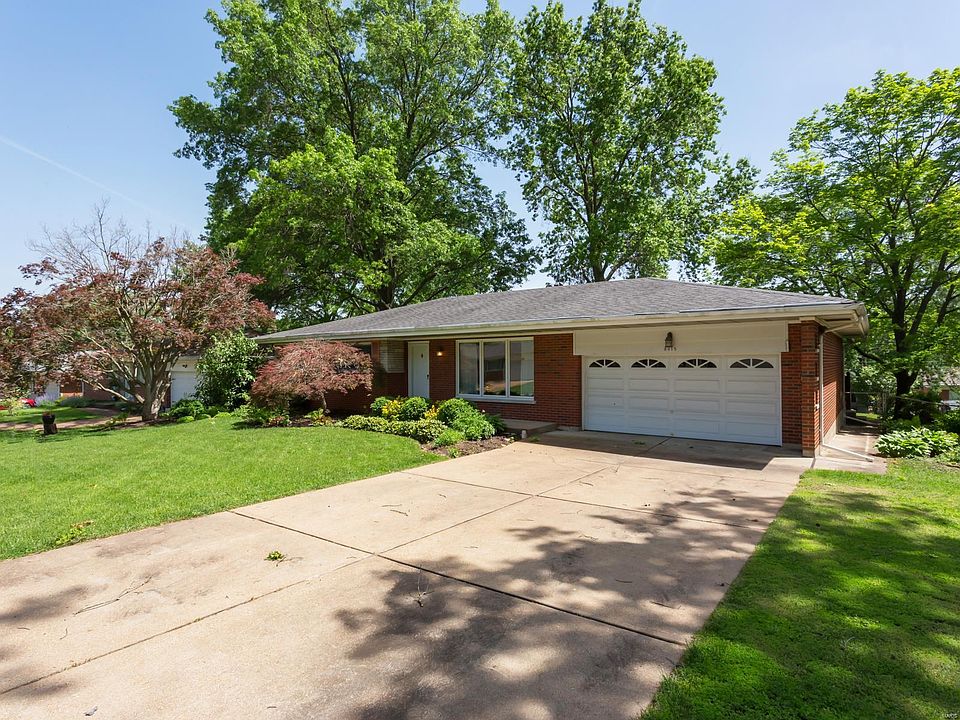 1st image of 8915 Red Oak Dr