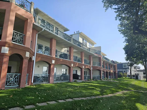 1613 Chalstrom Beach Rd, Okoboji, IA 51355