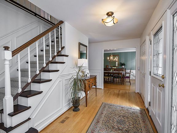 3rd image of 141 Shelley Ln
