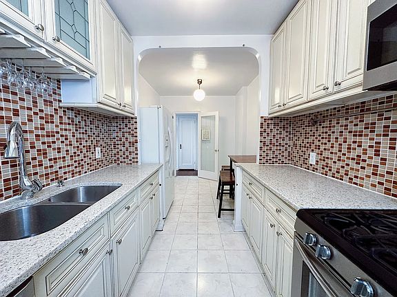 5th image of 6910 Yellowstone Blvd APT 408