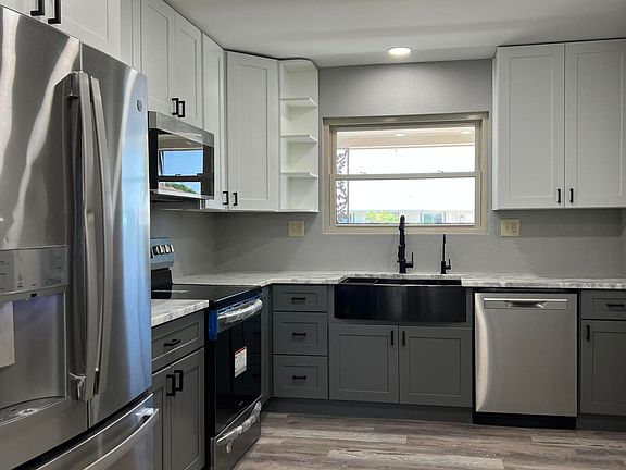4th image of 10240 W CHARTER OAK Drive