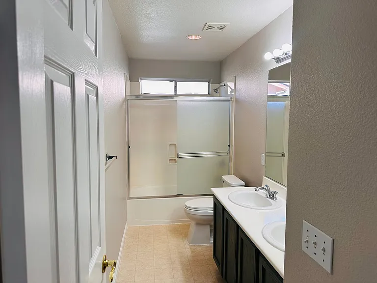 2403 Clemente Ln — Photo 24
