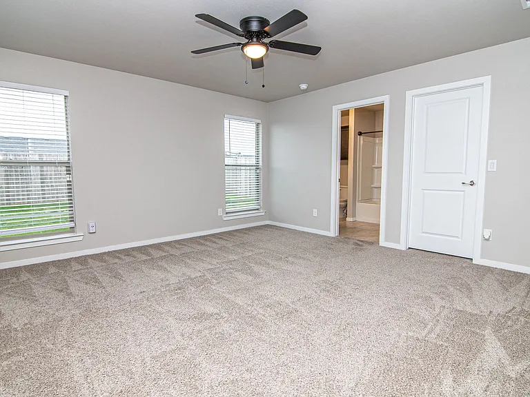 2524 Outlaw Ct — Photo 8