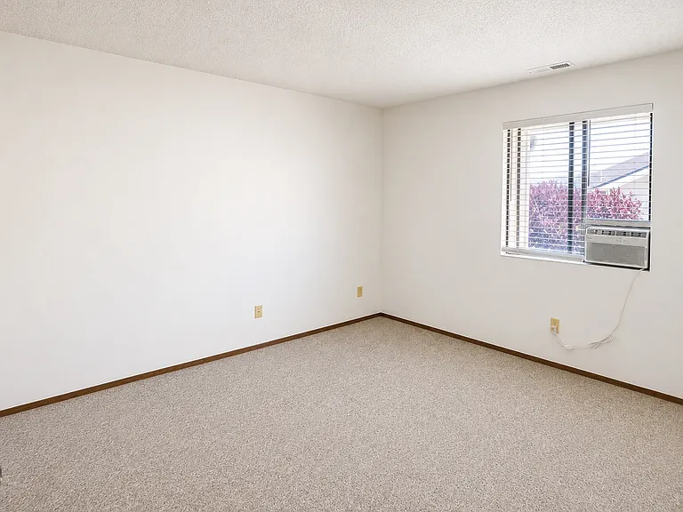 Moraine View Apartments — Photo 9