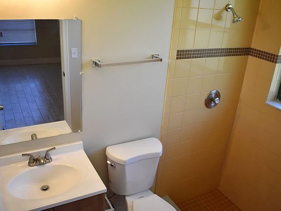 5th image of 1328 Pines Ln
