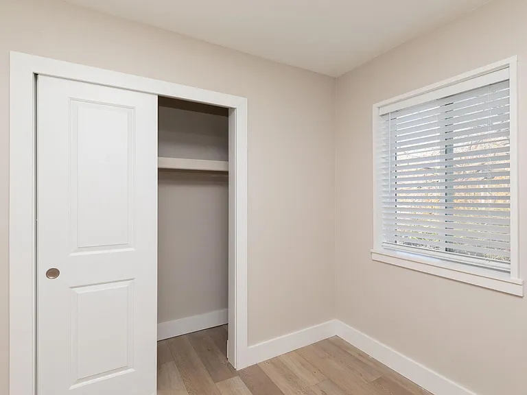 Laura Lane Apartments — Photo 48