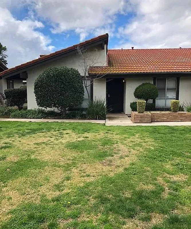 2 bed, 2.0 bath, 244 sqft, $1,050 — Photo 2