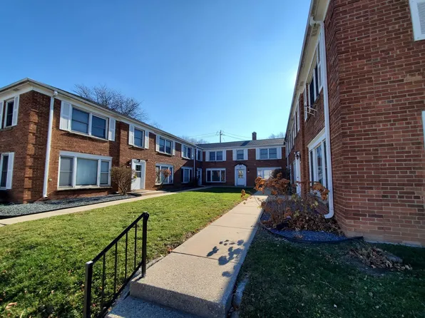 7505 W Center St, Wauwatosa, WI 53210