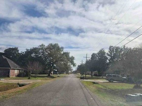 Exterior Neighborhood (street photo)