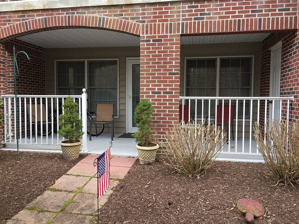 1st image of 985 Fleet Dr APT 156