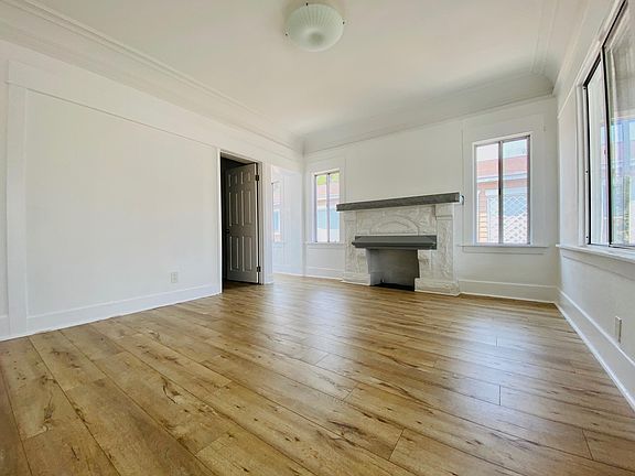 4th image of 702 W 42nd St #1/2
