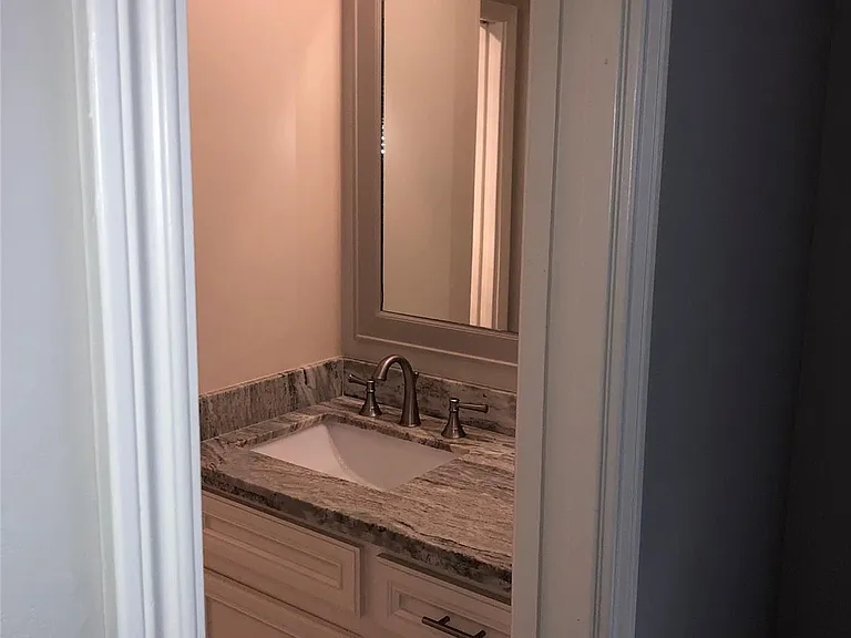 10310 Chevy Chase Dr — Photo 28