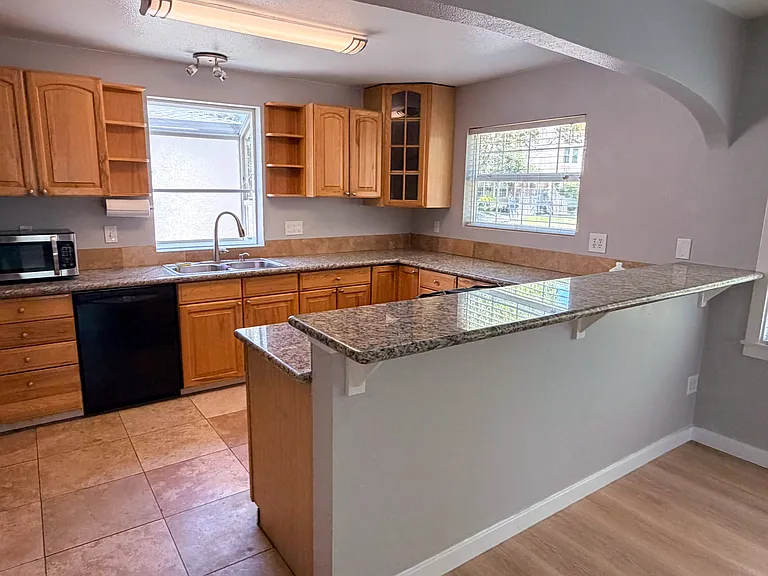 112 Franklin St — Photo 15