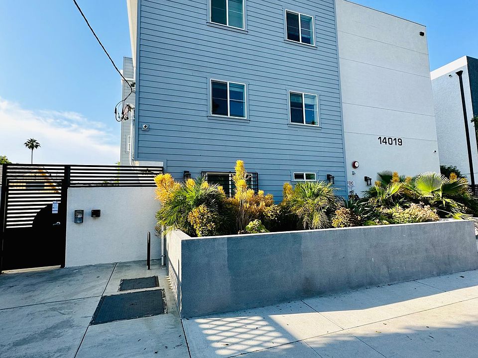 1st image of 14019 Vanowen St #105