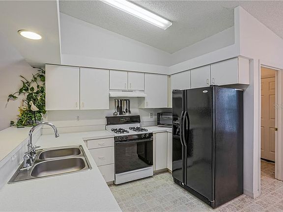 3rd image of 225 Grand Vista Trl
