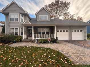 40 Winnecomac Cir, Kings Park, NY 11754