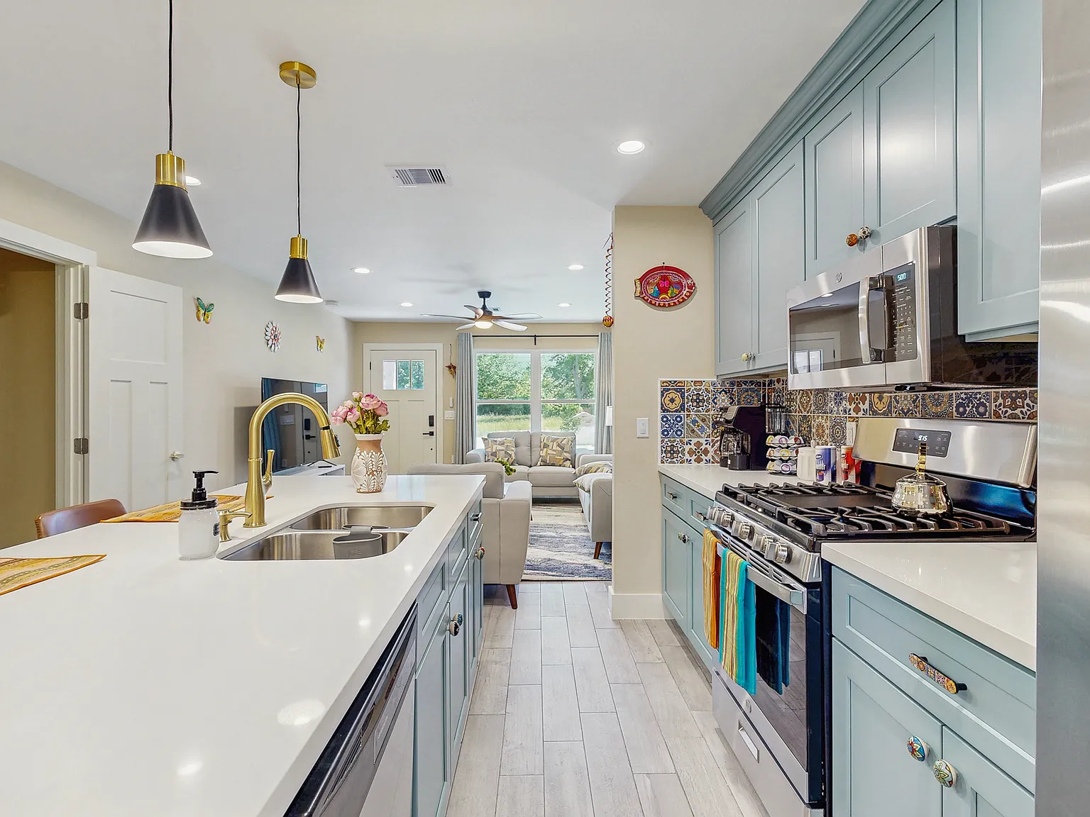 3 bed, $4,200 — Photo 3