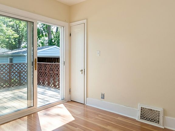 4th image of 1691 Columbia Rd #1