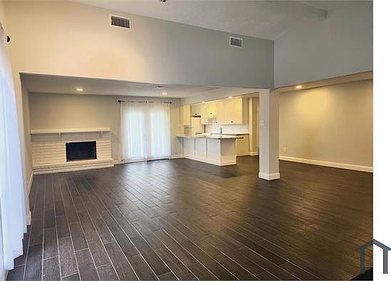 3rd image of 2123 Quail Valley East Dr