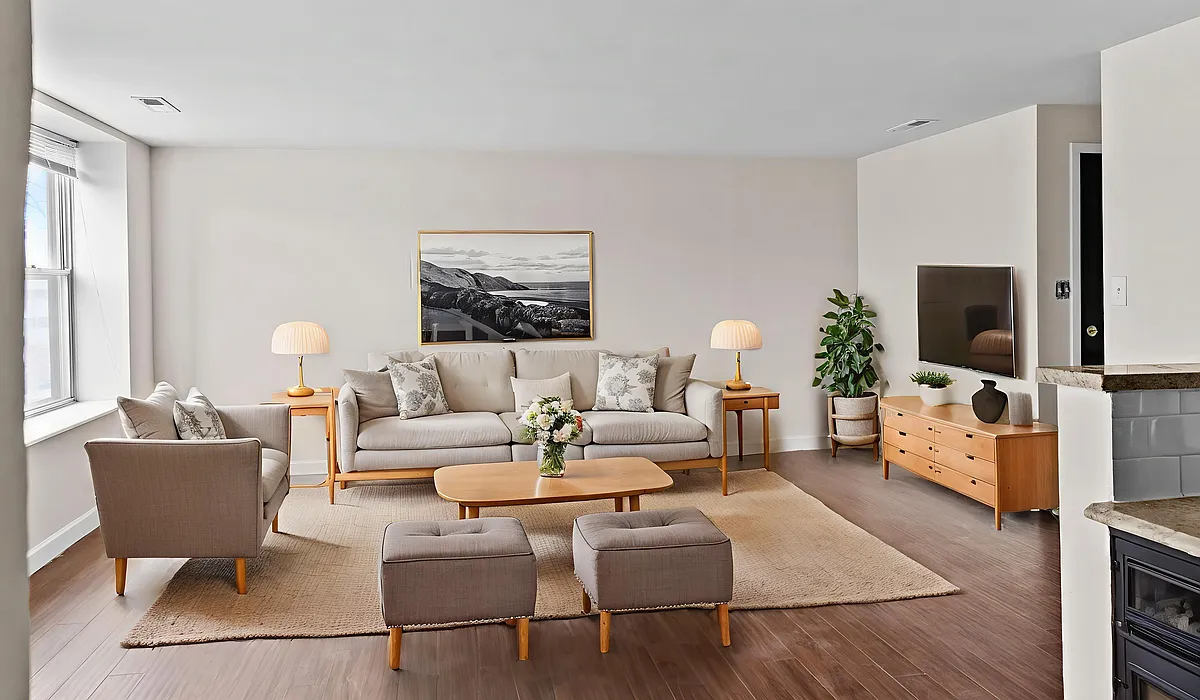 Building Photo - 5555 Pershing Ave #2