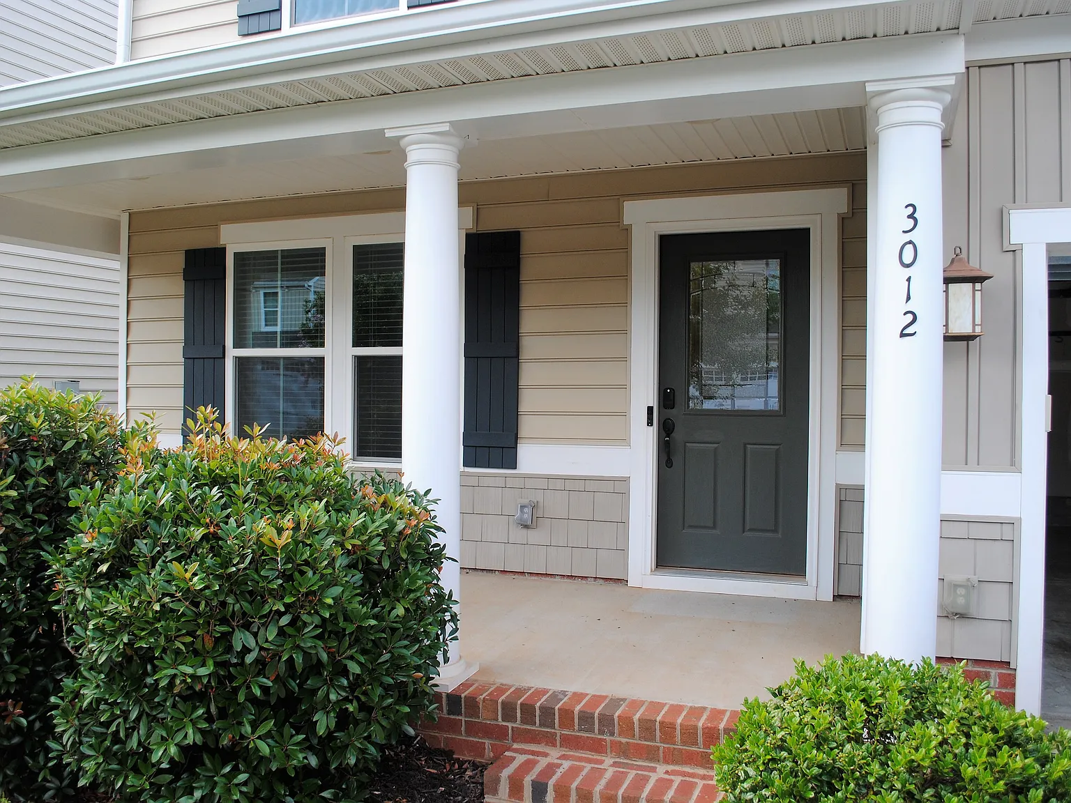 4 bed, 2.5 bath, 2688 sqft, $2,725 — Photo 3