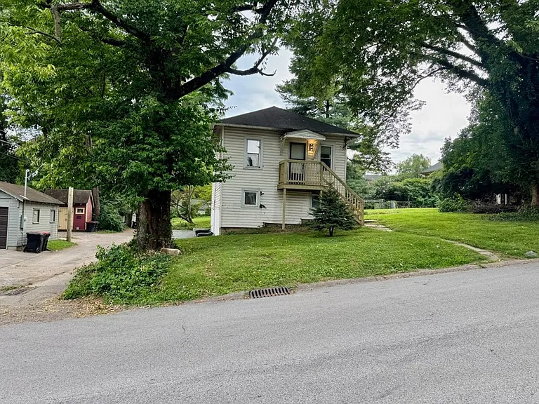 1706 Cowling Ave — Photo 9