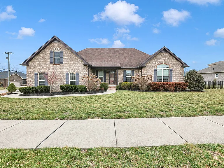 402 Lucy Cir — Photo 2