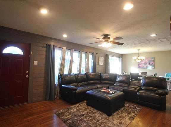 3rd image of 2680 Jonathan Dr