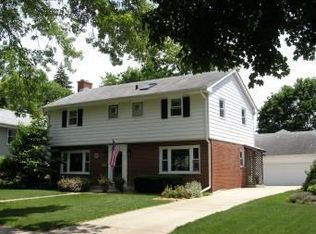 101 W Leslie Ln, Villa Park, IL