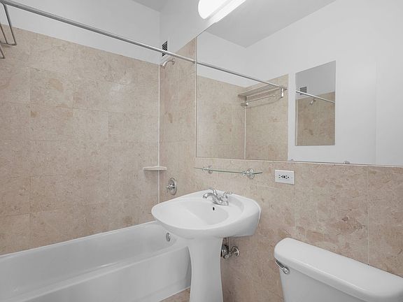 5th image of 360 W 43rd St APT S6b