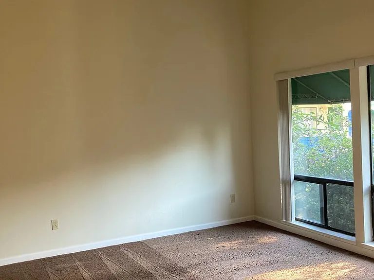 901 Russell Ave #206 — Photo 9