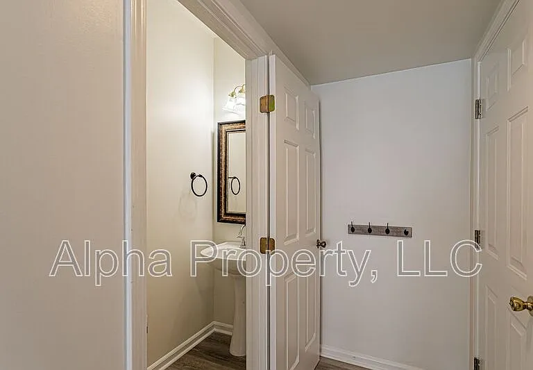 261 Highgate Cir — Photo 6