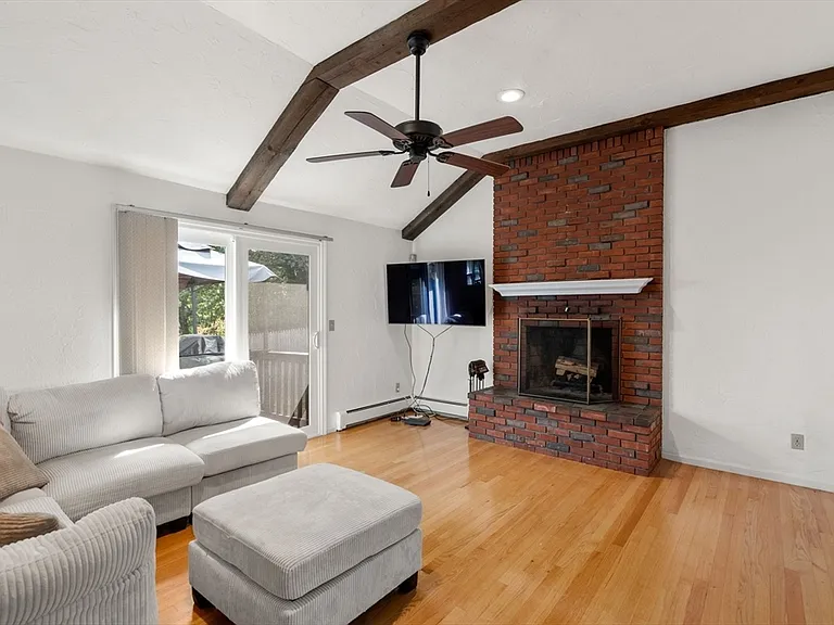 29 Anthony Ln — Photo 2
