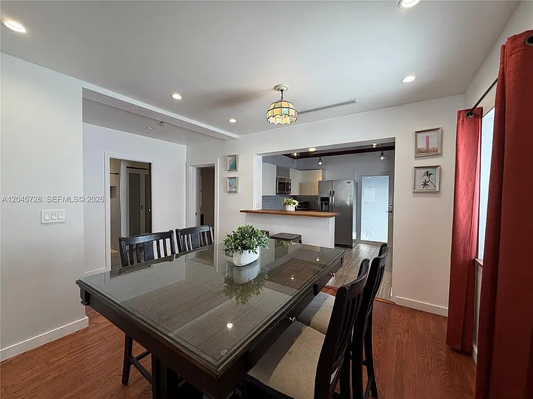 2112 SW 60th Ct — Photo 4